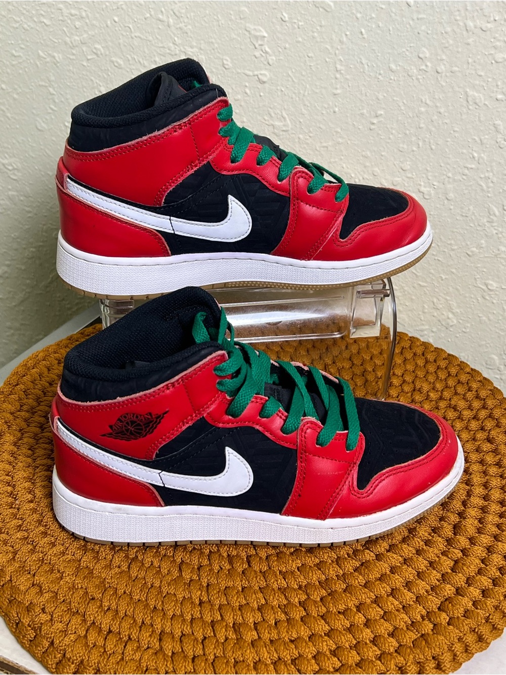 Jordan Air Jordan 1 Mid SE Christmas Mid Top Lace-Up Sneakers Size 5Y